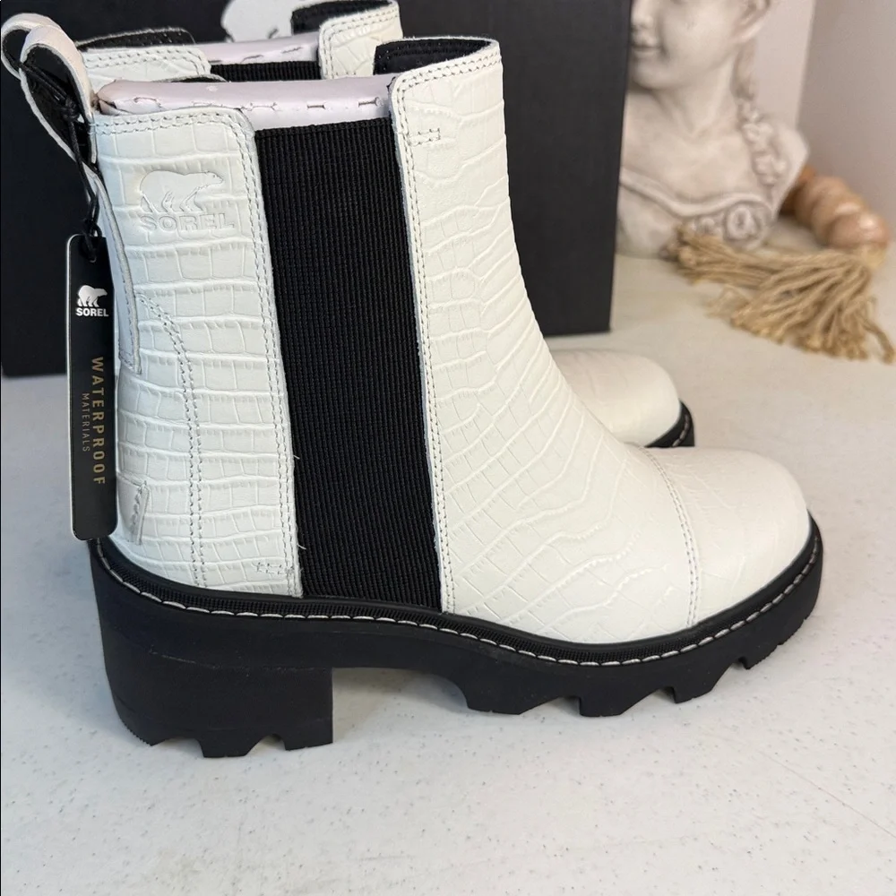 Sorel Joan Now Boots Womens 8 Sea/Salt Leather Waterproof Chelsea